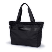 Zeeksack Packable Travel Tote 20L (schwarz) – schräg von vorne.