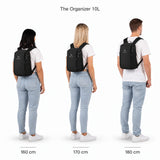 The Organizer 10L – Größenvergleich an Personen mit 160, 170 und 180 cm Körpergröße.