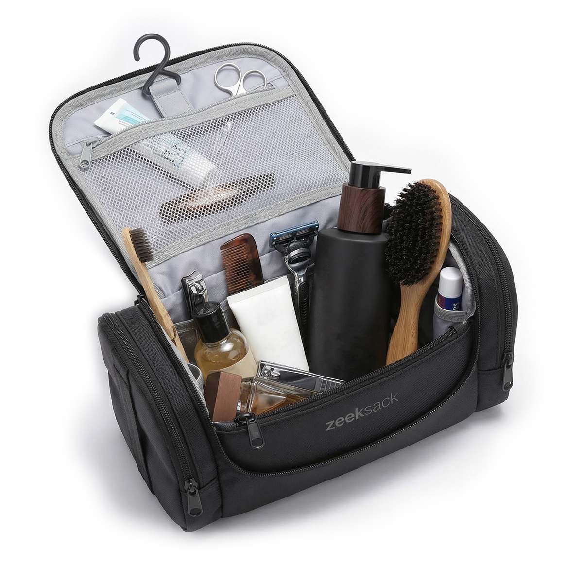 Offene schwarze Toiletry Bag mit Bürste, Fläschchen und Pflegeprodukten in getrennten Fächern.