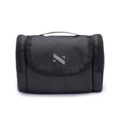 Zeeksack Toiletry Bag (schwarz) – geschlossener Deckel und Tragegriff, Vorderansicht.